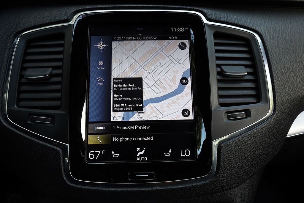2016 Volvo XC90 T6 Momentum photo 9
