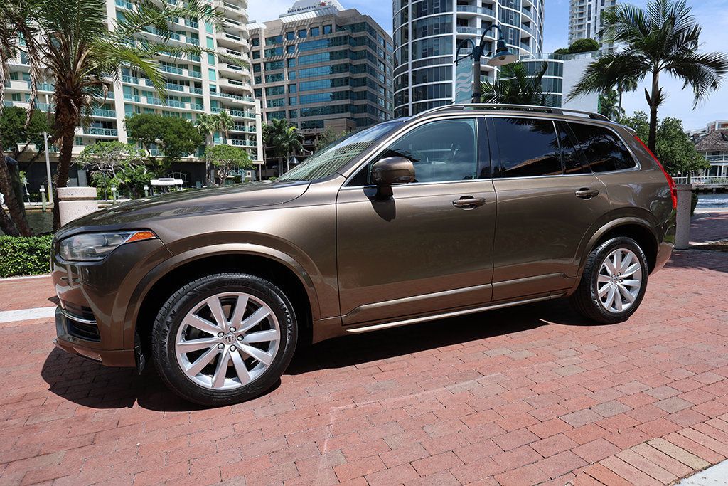 2016 Volvo XC90 T6 Momentum photo 12