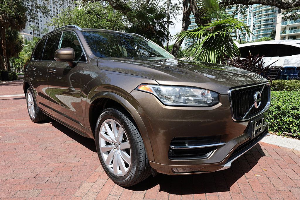 2016 Volvo XC90 T6 Momentum photo 13