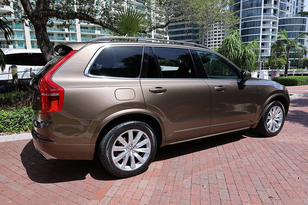 2016 Volvo XC90 T6 Momentum photo 14
