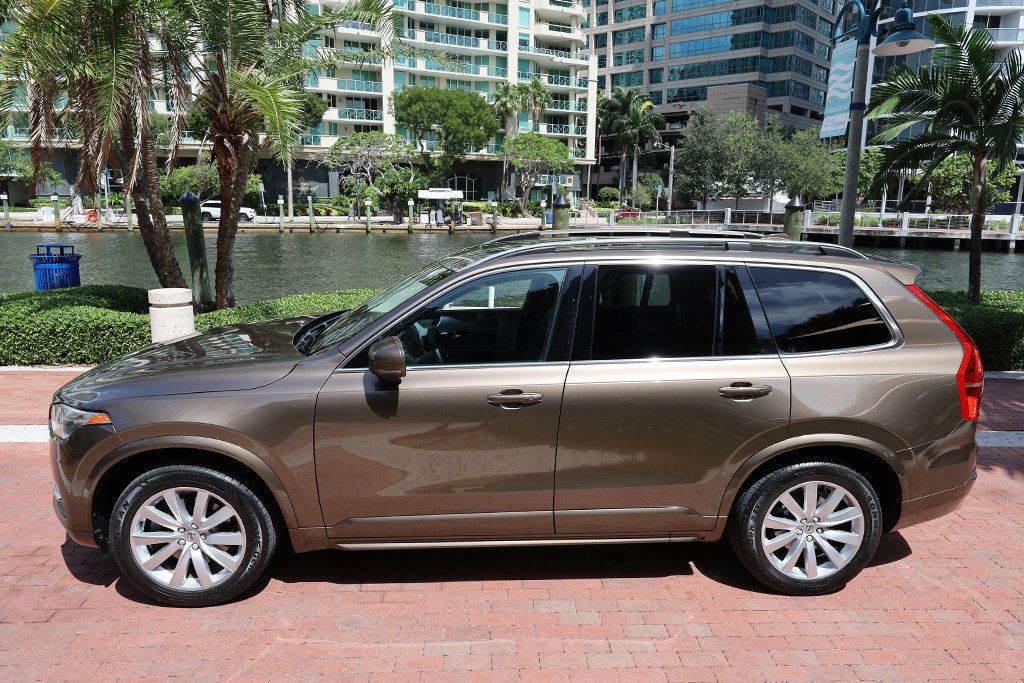 2016 Volvo XC90 T6 Momentum photo 18