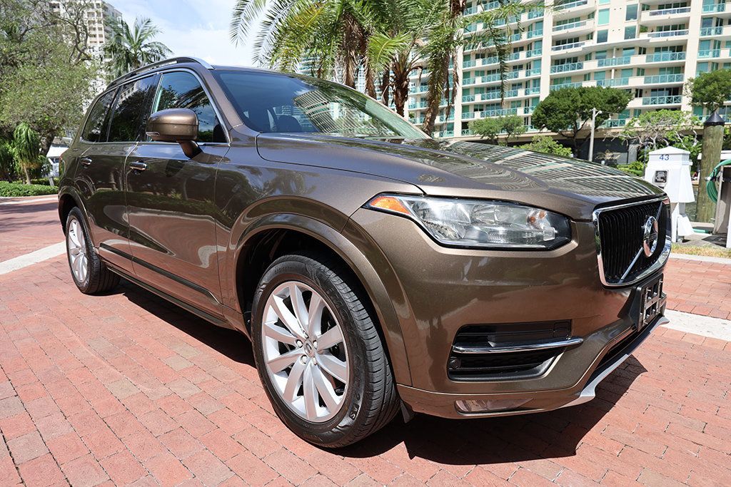 2016 Volvo XC90 T6 Momentum photo 19