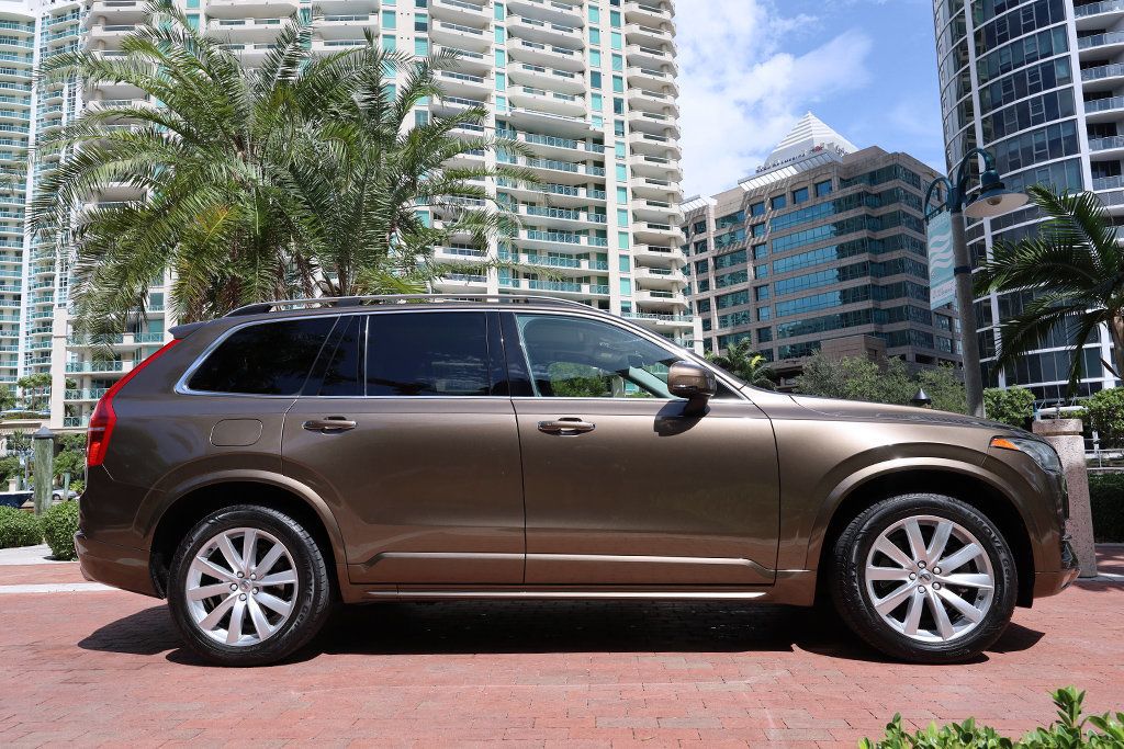 2016 Volvo XC90 T6 Momentum photo 20
