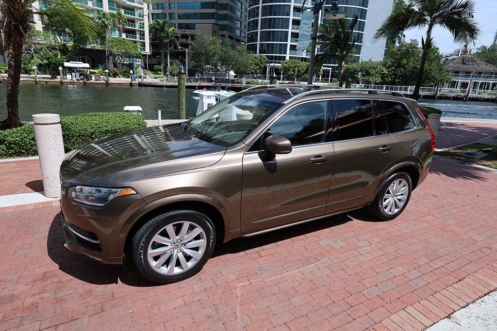 2016 Volvo XC90 T6 Momentum photo 21