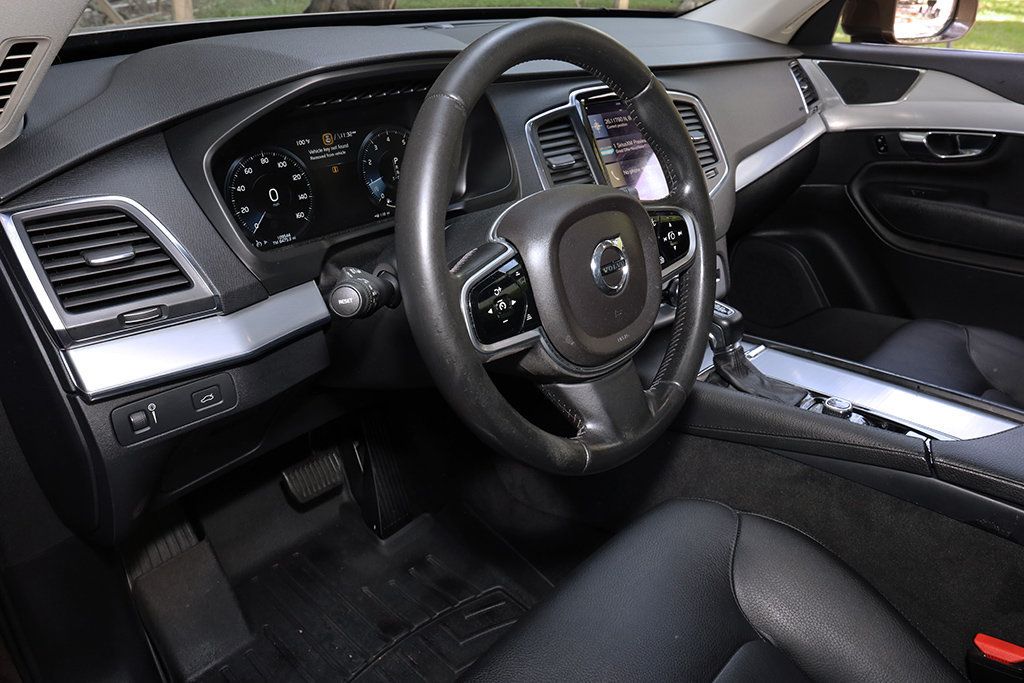 2016 Volvo XC90 T6 Momentum photo 30