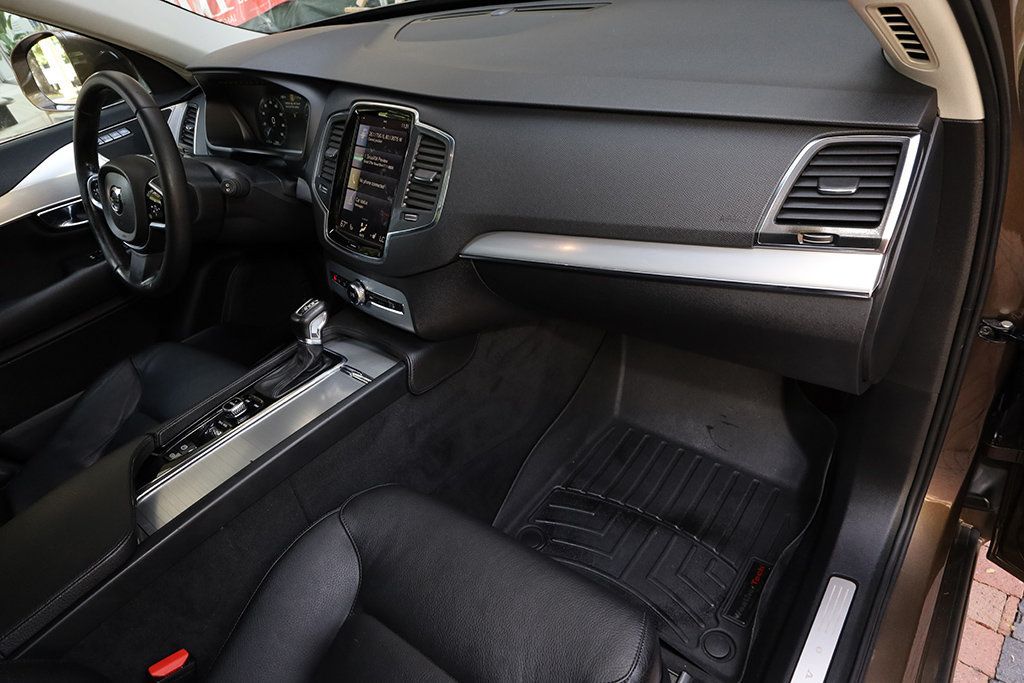 2016 Volvo XC90 T6 Momentum photo 31