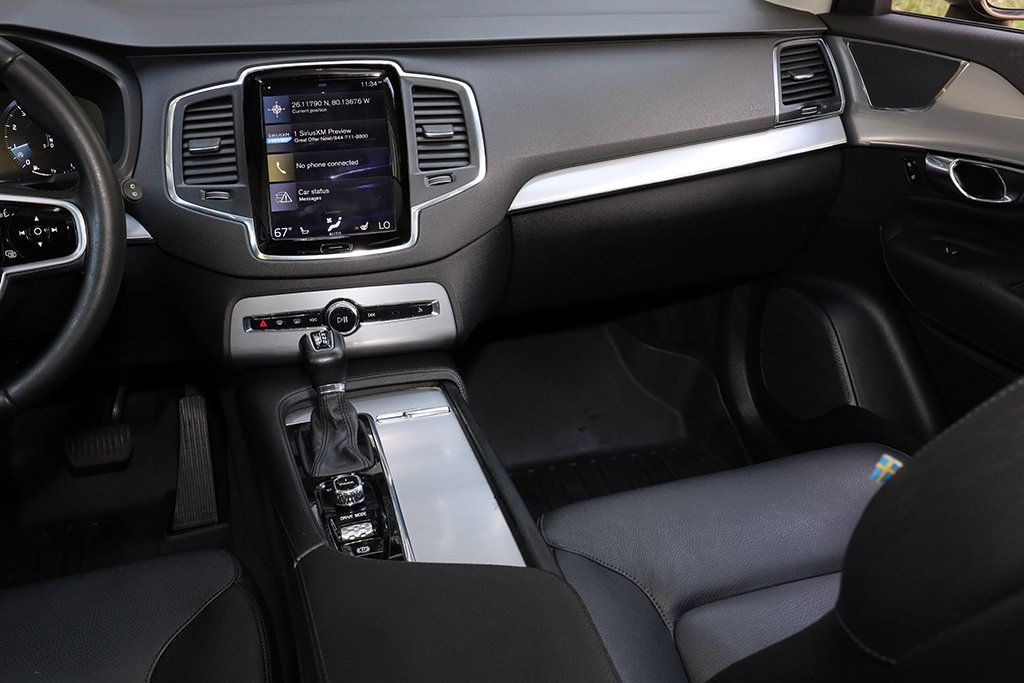 2016 Volvo XC90 T6 Momentum photo 32