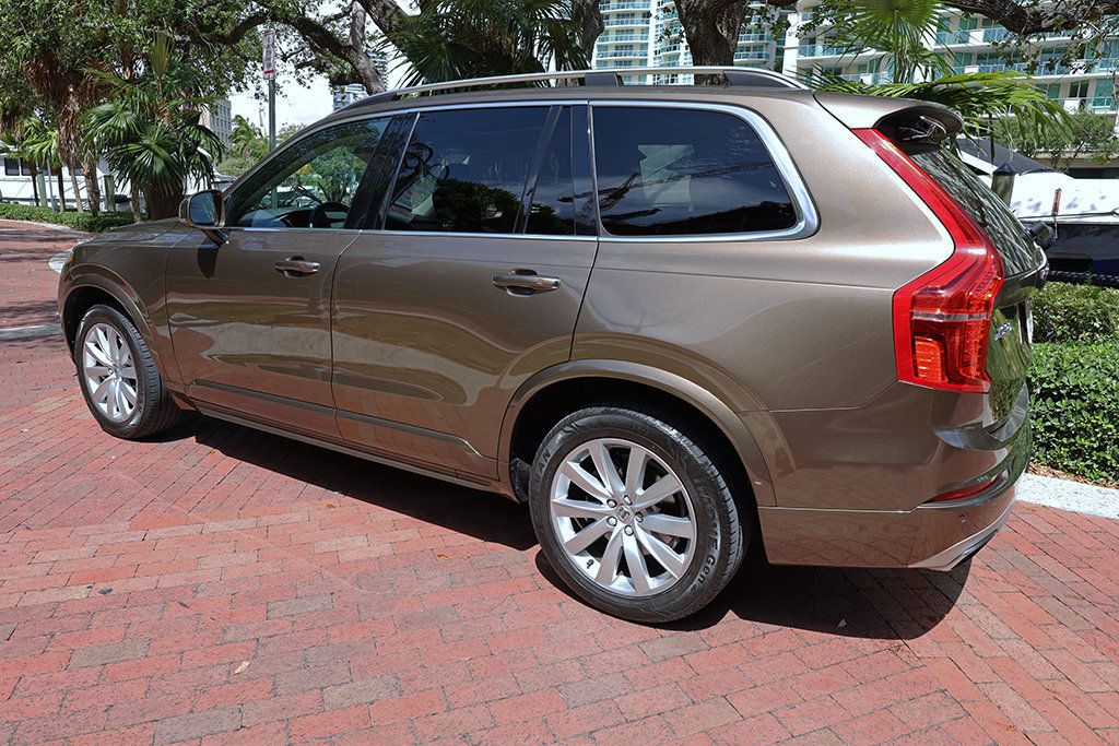 2016 Volvo XC90 T6 Momentum photo 4