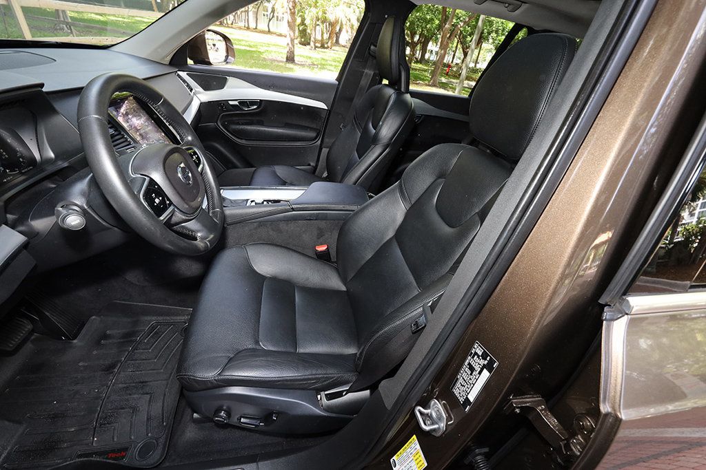 2016 Volvo XC90 T6 Momentum photo 5