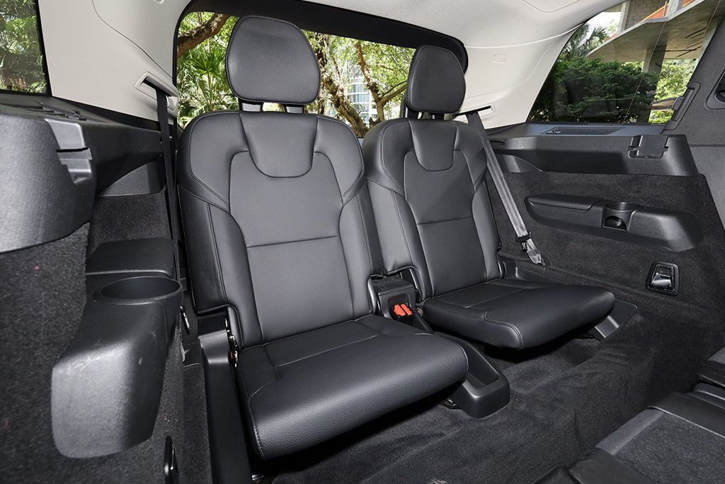 2016 Volvo XC90 T6 Momentum photo 7