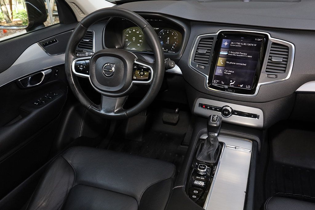 2016 Volvo XC90 T6 Momentum photo 8