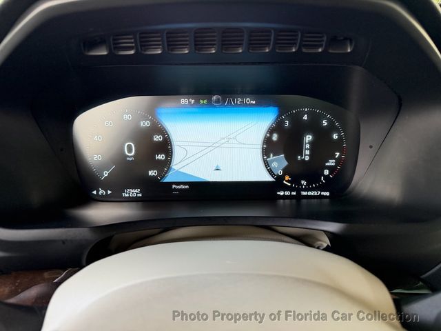2016 Volvo XC90 T6 AWD Momentum - 23089488 - 45