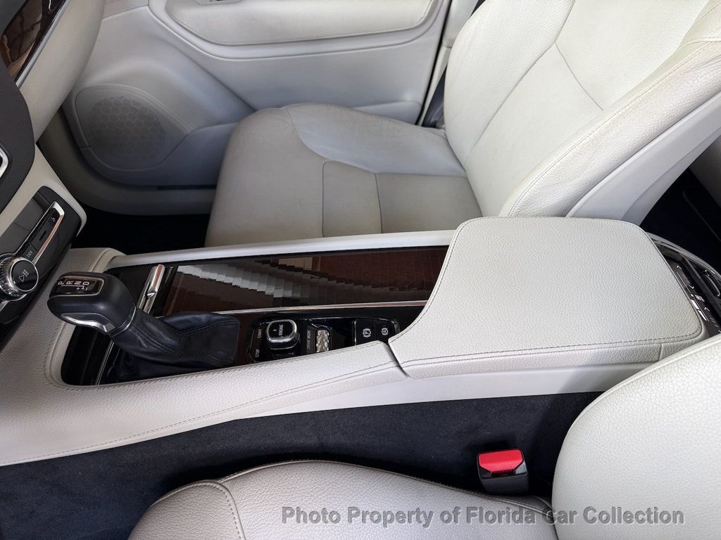 2016 Volvo XC90 T6 AWD Momentum - 23089488 - 50