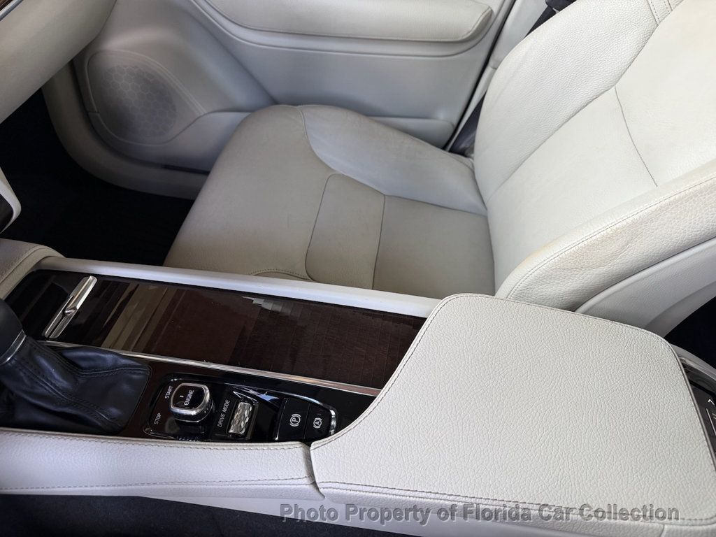 2016 Volvo XC90 T6 AWD Momentum - 23089488 - 53