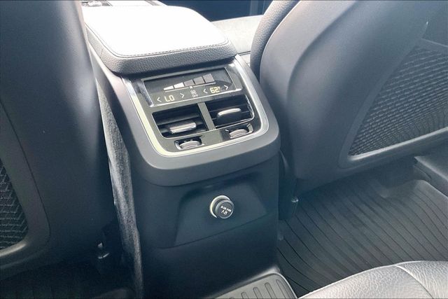 2016 Volvo XC90 Hybrid AWD 4dr T8 Momentum - 23041145 - 32