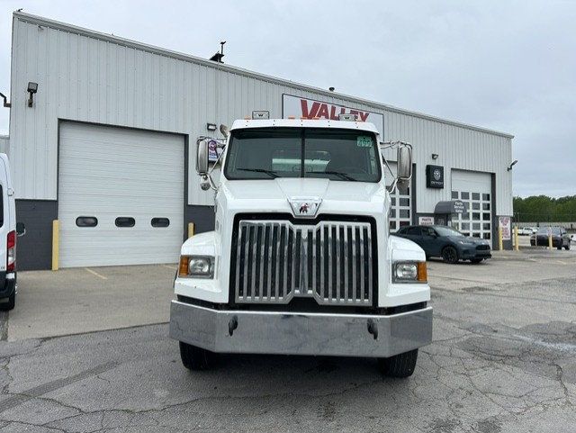 2016 Western Star 4700SB 2016 WESTERN STAR ROLLOFF - 23029924 - 1