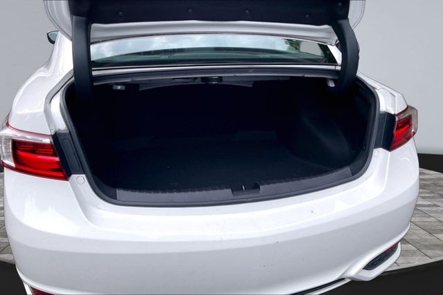 2017 Acura ILX Sedan w/Technology Plus Pkg - 23050536 - 33