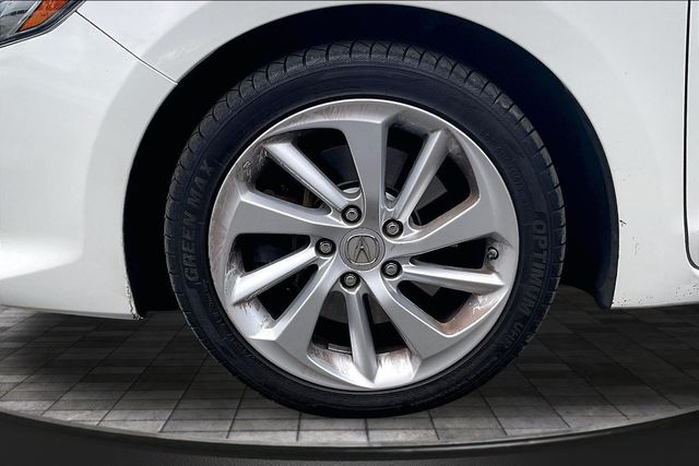 2017 Acura ILX Sedan w/Technology Plus Pkg - 23050536 - 34