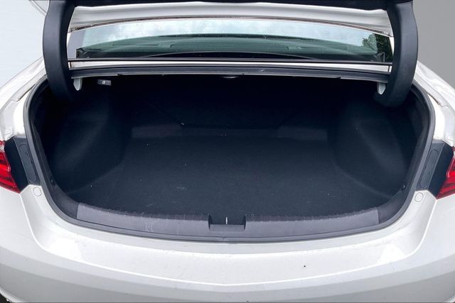 2017 Acura ILX Sedan w/Technology Plus Pkg - 23050536 - 35