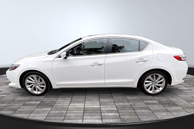 2017 Acura ILX Sedan w/Technology Plus Pkg - 23050536 - 3