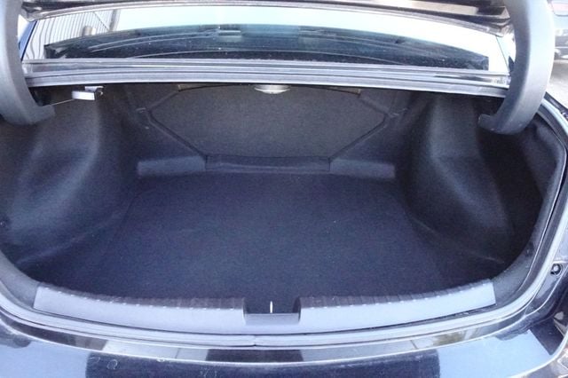 2017 Acura ILX Sedan w/Technology Plus Pkg - 22929541 - 14