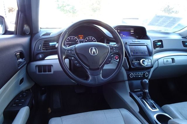 2017 Acura ILX Sedan w/Technology Plus Pkg - 22929541 - 15