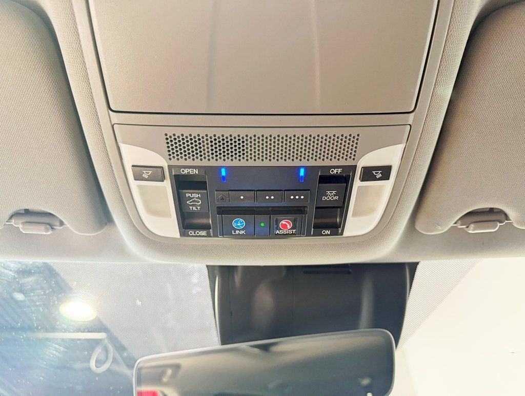 2017 Acura MDX SH-AWD w/Technology Pkg - 22909212 - 25