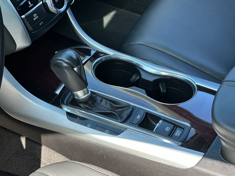 2017 Acura TLX 2.4L - 23034560 - 17