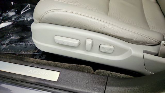 2017 Acura TLX FWD w/Technology Pkg - 23032653 - 11