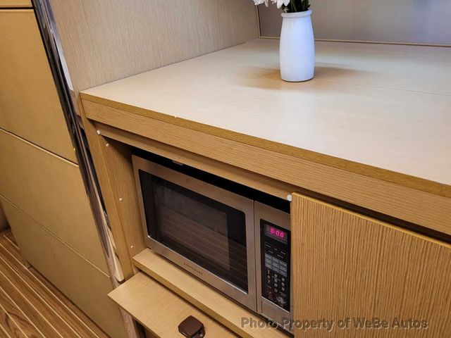2017 Airstream Land Yacht 28' - 23047120 - 31