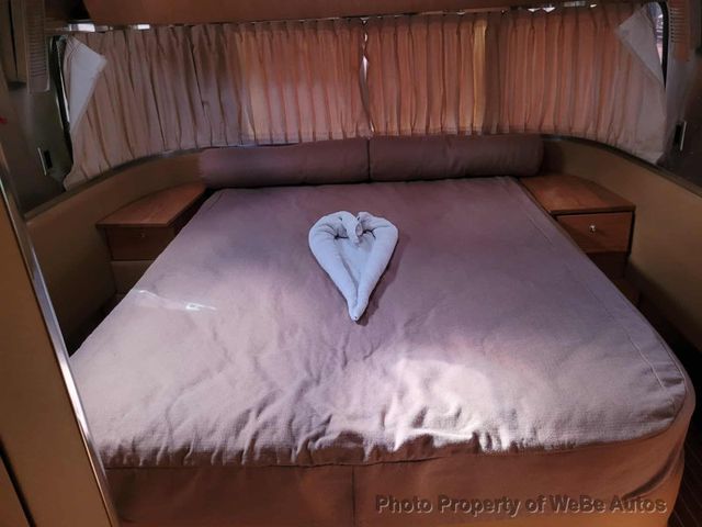 2017 Airstream Land Yacht 28' - 23047120 - 7