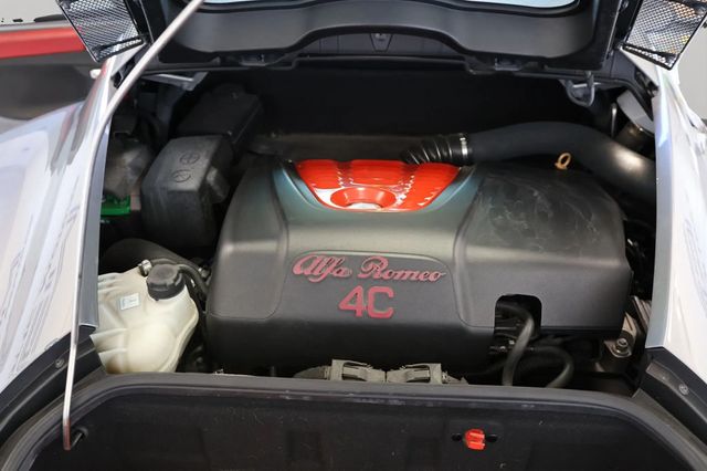 2017 Alfa Romeo 4C Coupe ALFA ROMEO 4C, SPOILER, CARBON FIBER, RED LEATHER SEATS, TINTED! - 22913572 - 32