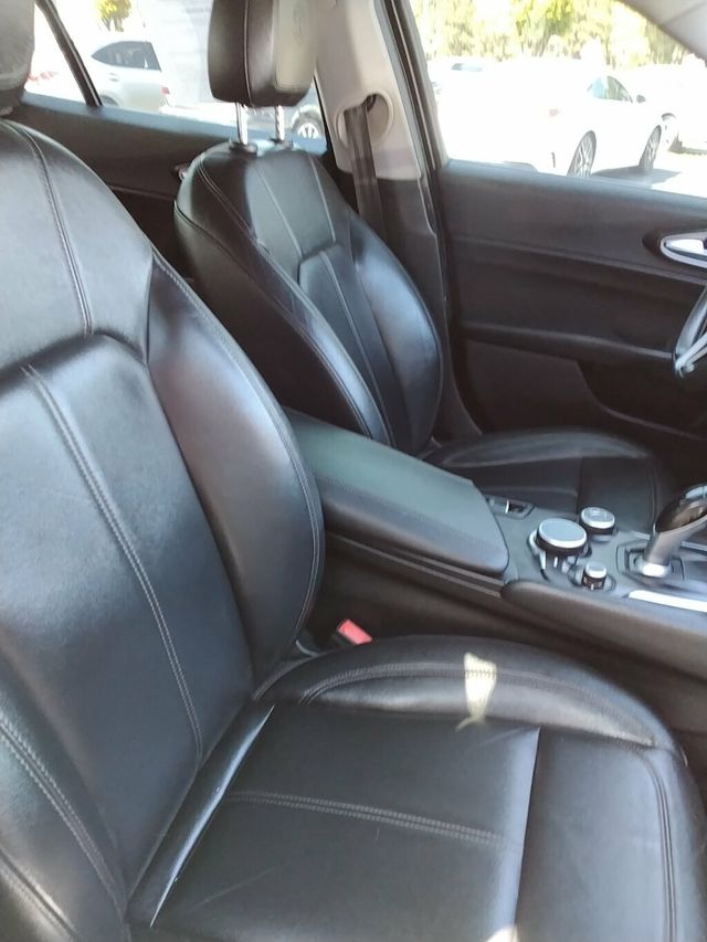 2017 Alfa Romeo Giulia AWD - 23010147 - 10