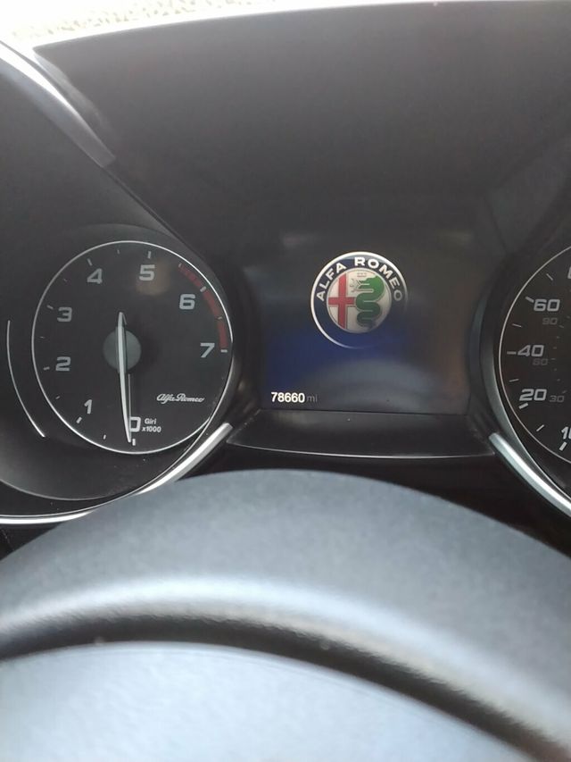 2017 Alfa Romeo Giulia AWD - 23010147 - 12