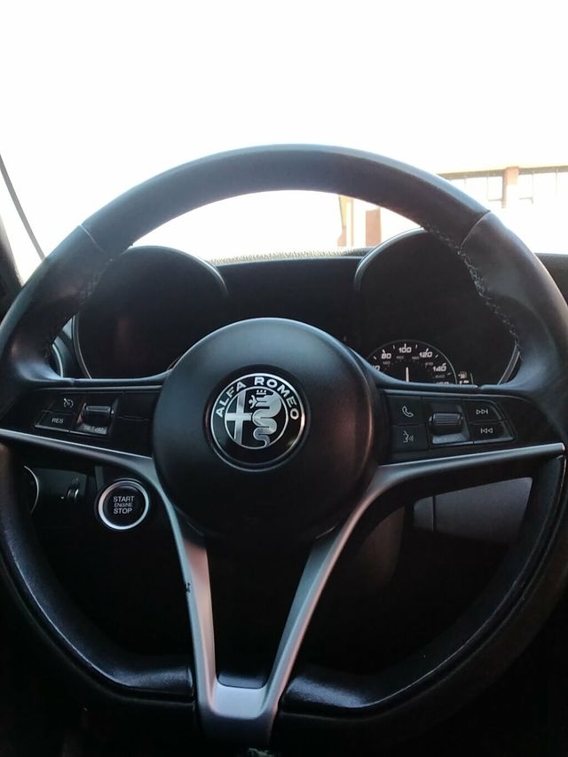 2017 Alfa Romeo Giulia AWD - 23010147 - 13