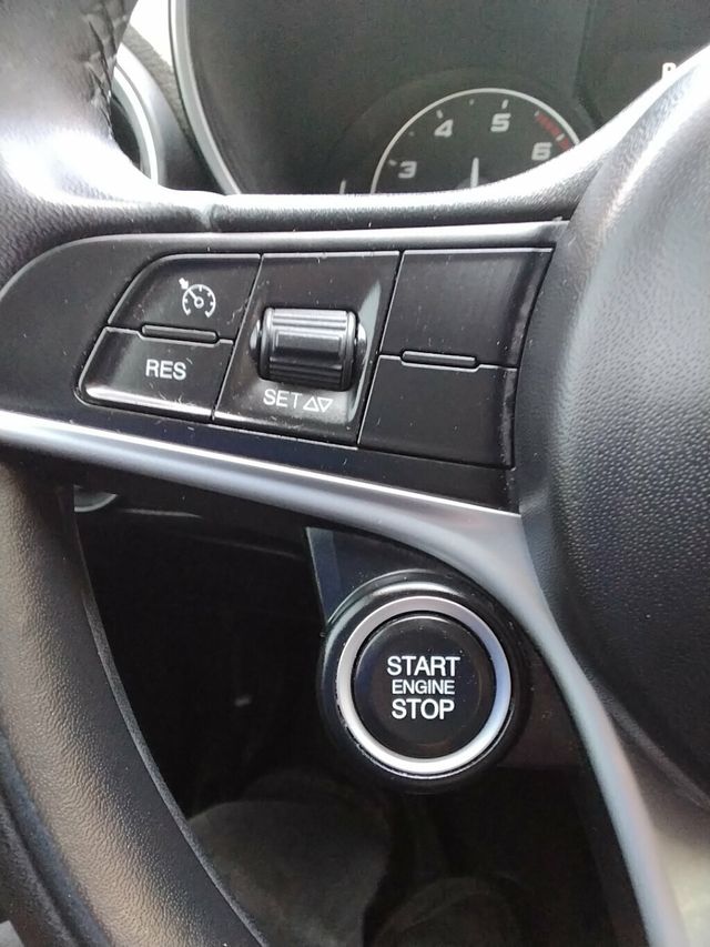 2017 Alfa Romeo Giulia AWD - 23010147 - 14