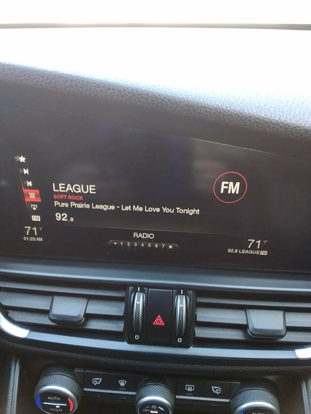 2017 Alfa Romeo Giulia AWD - 23010147 - 16