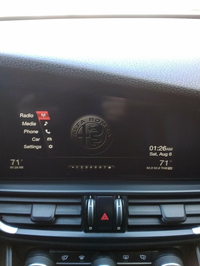 2017 Alfa Romeo Giulia AWD - 23010147 - 17