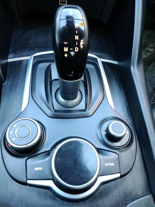 2017 Alfa Romeo Giulia AWD - 23010147 - 21
