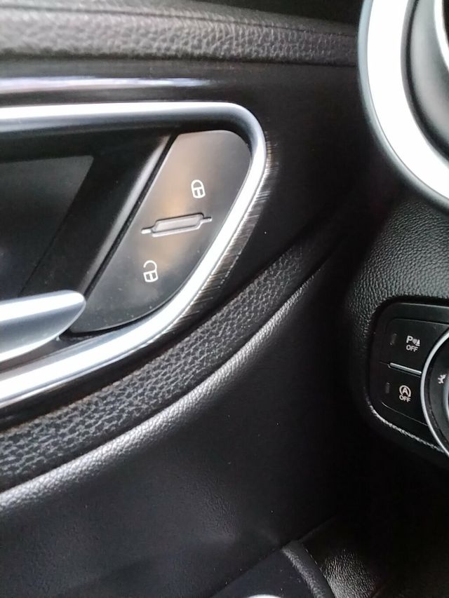 2017 Alfa Romeo Giulia AWD - 23010147 - 23