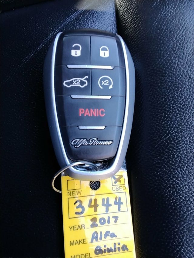 2017 Alfa Romeo Giulia AWD - 23010147 - 30