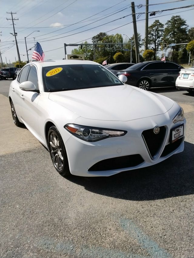 2017 Alfa Romeo Giulia AWD - 23010147 - 4