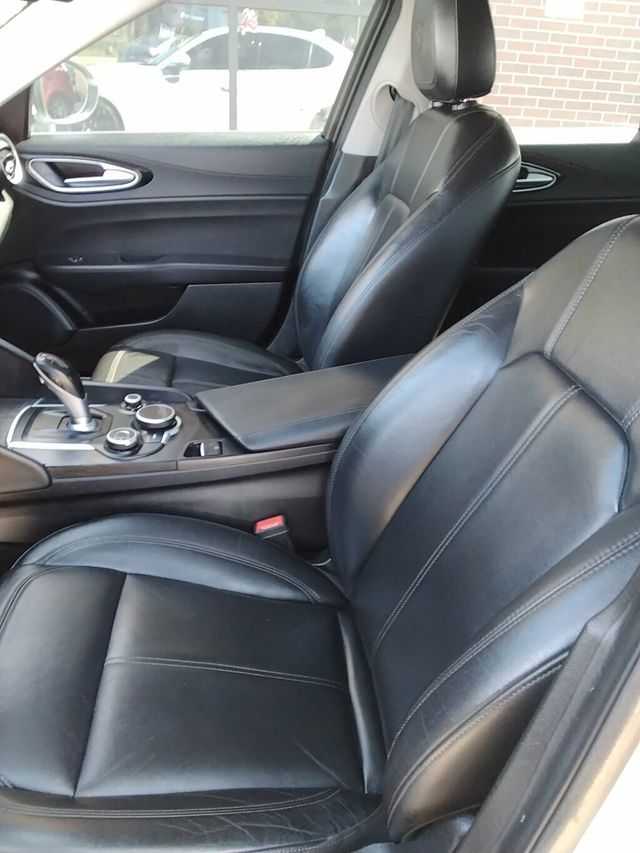 2017 Alfa Romeo Giulia AWD - 23010147 - 6
