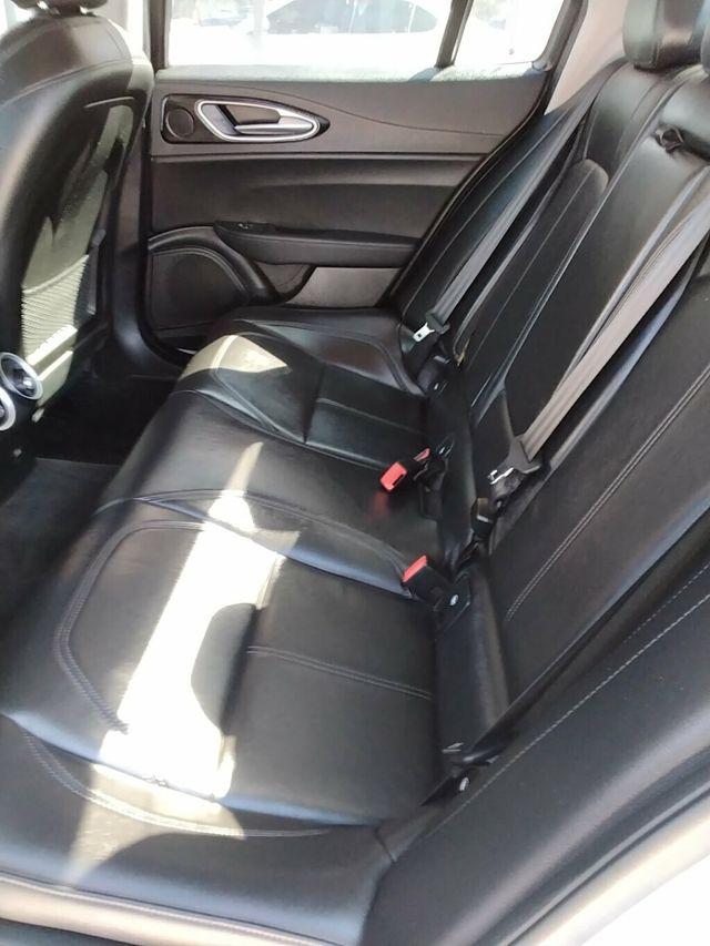 2017 Alfa Romeo Giulia AWD - 23010147 - 8