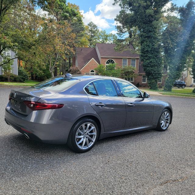 2017 Alfa Romeo Giulia AWD - 22633206 - 4