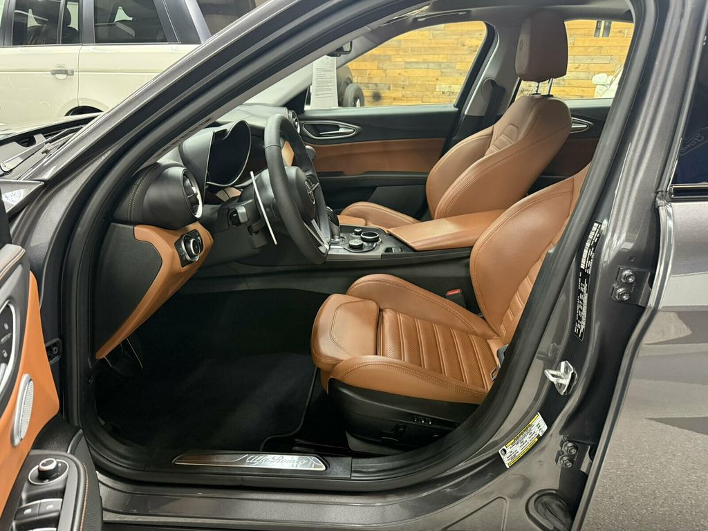 2017 Alfa Romeo Giulia Local Trade/Heated Leather Seats/Harmon Kardon Audio/Blind Spot - 23064897 - 19