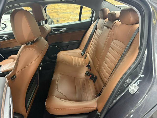 2017 Alfa Romeo Giulia Local Trade/Heated Leather Seats/Harmon Kardon Audio/Blind Spot - 23064897 - 23