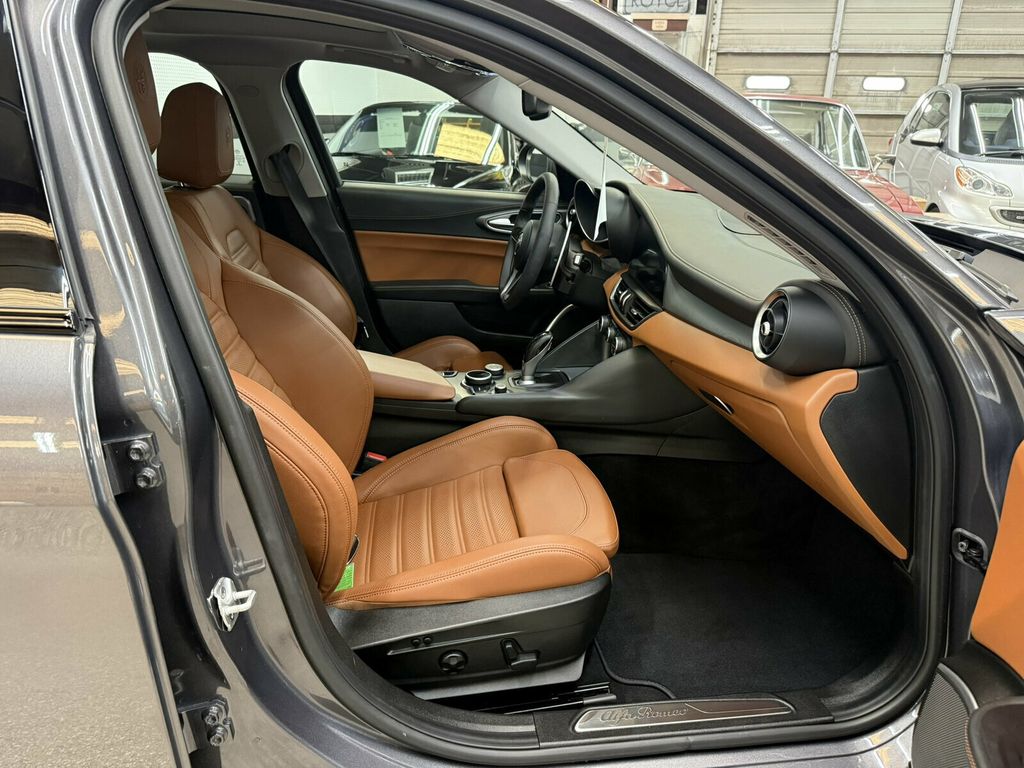 2017 Alfa Romeo Giulia Local Trade/Heated Leather Seats/Harmon Kardon Audio/Blind Spot - 23064897 - 30
