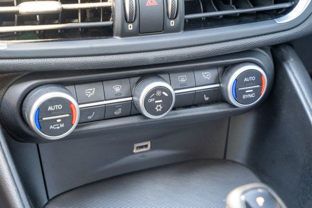 2017 Alfa Romeo Giulia LocalTrade/TI-AWD/DriverAssistancePkg/DualPaneSunroof/BackupCam - 23036513 - 28