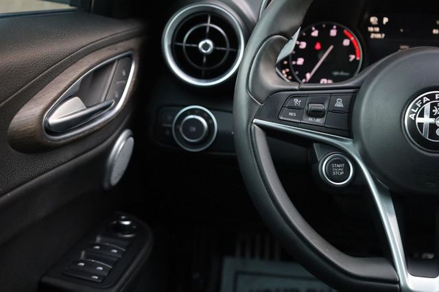 2017 Alfa Romeo Giulia Ti - 23072906 - 32